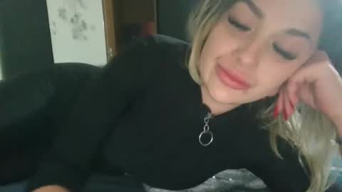 Snapshot of cindysweet24 chatting on 01.17.25 GreenKarina online show from 01.17.25