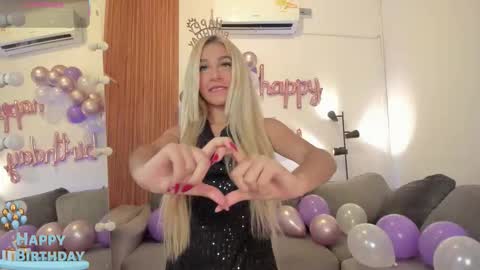 Snapshot of cinnia_ chatting on 02.21.26 Cintia online show from 02.21.26