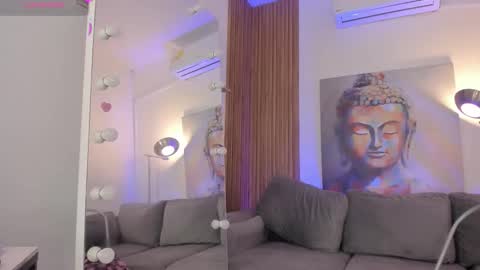 Snapshot of cinnia_ chatting on 02.28.26 Cintia online show from 02.28.26