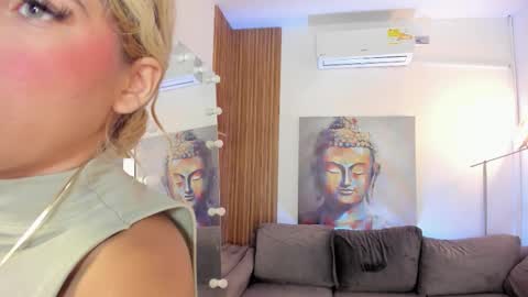 Snapshot of cinnia_ chatting on 03.05.26 Cintia online show from 03.05.26