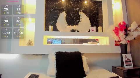 Snapshot of cinthya_mjs chatting on 10.24.25 Cinthya online show from 10.24.25