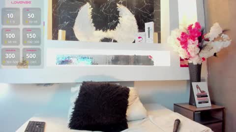 Snapshot of cinthya_mjs chatting on 10.27.25 Cinthya online show from 10.27.25