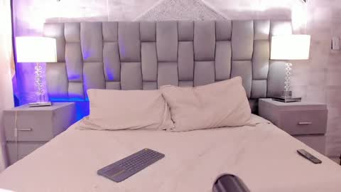 CintiaCollins  online show from 02.04.25