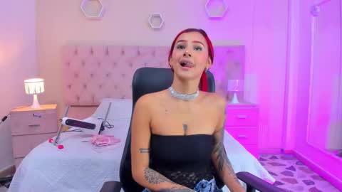 CintiaCollins  online show from 11.04.25