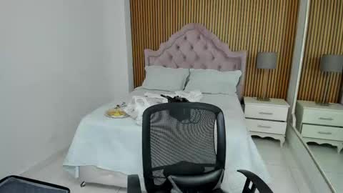 CintiaCollins  online show from 11.10.25