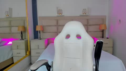 CintiaCollins  online show from 12.05.25