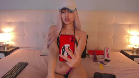 Snapshot of cintya_kors chatting on 02.05.25 Cintya online show from 02.05.25