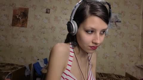 Snapshot of cirabonnet chatting on 10.30.25 Lisa Salivan online show from 10.30.25