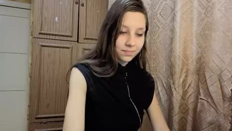 Snapshot of cirabonnet chatting on 11.17.25 Lisa Salivan online show from 11.17.25