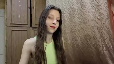 Snapshot of cirabonnet chatting on 12.13.25 Lisa Salivan online show from 12.13.25