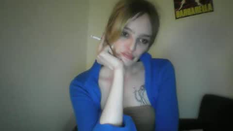 Snapshot of circeandco chatting on 04.04.26 circeandco online show from 04.04.26