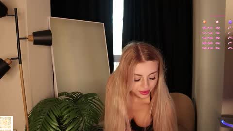 Snapshot of cirilada chatting on 11.03.25 Sandy online show from 11.03.25