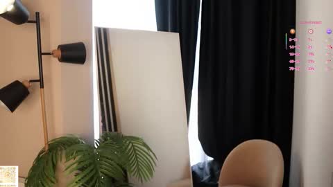 Snapshot of cirilada chatting on 11.06.25 Sandy online show from 11.06.25