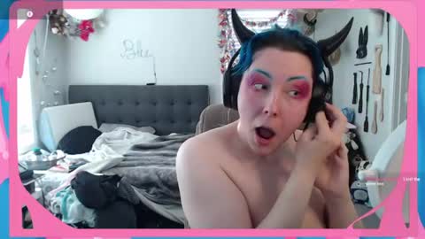 Snapshot of cirquenoirblu chatting on 06.20.26 Blu online show from 06.20.26