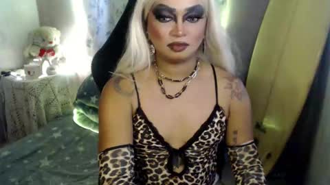 Snapshot of cj_parker69 chatting on 05.13.26 QUEEN CESS online show from 05.13.26