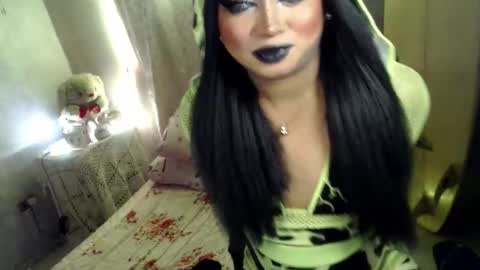 Snapshot of cj_parker69 chatting on 05.18.26 QUEEN CESS online show from 05.18.26