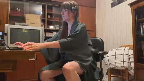Snapshot of claire_moulin chatting on 05.27.26 Claire Moulin online show from 05.27.26