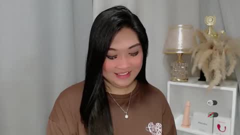 Snapshot of claire_wntr chatting on 05.12.26 CLAIRE online show from 05.12.26