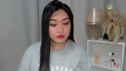 Snapshot of claire_wntr chatting on 05.17.26 CLAIRE online show from 05.17.26