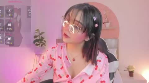Snapshot of clara_lu chatting on 07.11.26 C L A R A online show from 07.11.26