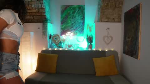 Snapshot of clara_smile chatting on 01.28.25 Clara smile online show from 01.28.25