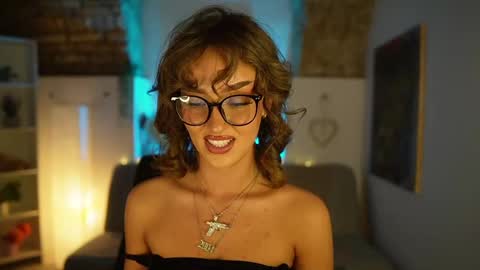 Snapshot of clara_smile chatting on 02.11.25 Clara smile online show from 02.11.25