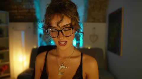 Snapshot of clara_smile chatting on 02.11.25 Clara smile online show from 02.11.25