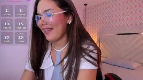 Snapshot of clara_ward chatting on 06.11.26 C L A R A online show from 06.11.26