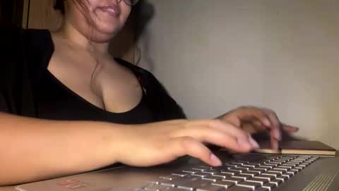 Snapshot of clariun chatting on 11.04.25 clariun online show from 11.04.25