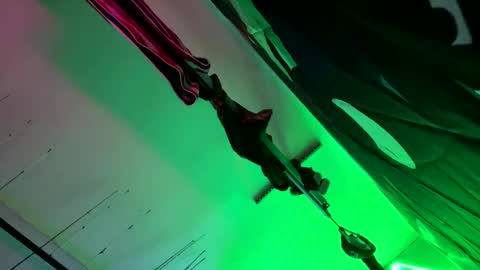 Snapshot of clarkshammer95 chatting on 10.27.25 clarkshammer95 online show from 10.27.25