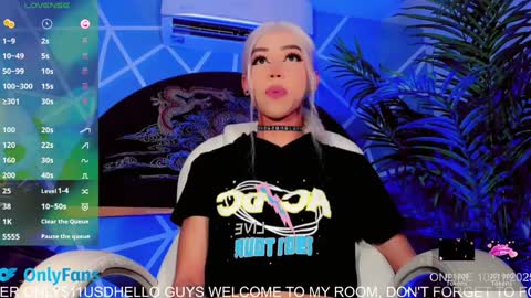 Snapshot of claudia_cooper chatting on 01.11.25 online show from 01.11.25