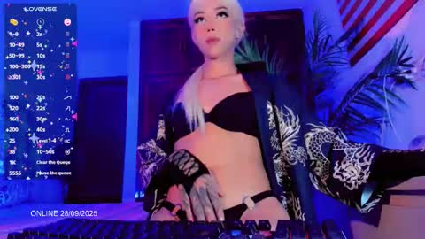 Snapshot of claudia_cooper chatting on 09.28.25 online show from 09.28.25