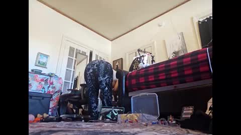 Clementine Muffin online show from 02.20.25