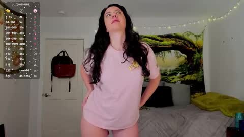 Snapshot of cleo_cam chatting on 11.20.25 Cleo Schedule Updates online show from 11.20.25