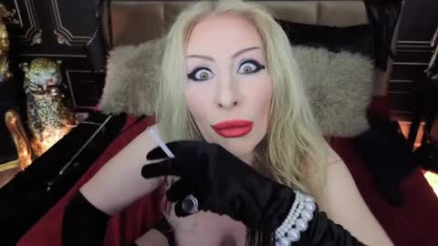 Snapshot of cleo_frost chatting on 05.22.26 Cleo online show from 05.22.26