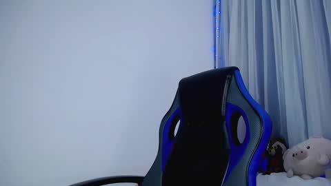 Snapshot of cleopatra_cute chatting on 10.21.25  Nicol  online show from 10.21.25