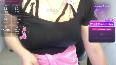 Snapshot of clhoe_b chatting on 05.13.26 Clhoe online show from 05.13.26