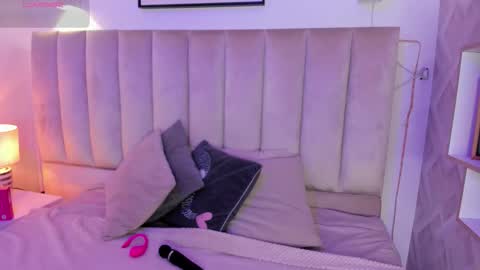 clhoe_johnson_ online show from 10.27.25