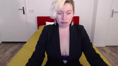 Syl  online show from 02.21.25