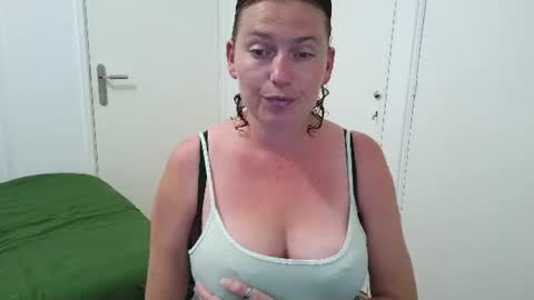 Snapshot of clittytastic chatting on 07.26.26 Syl online show from 07.26.26