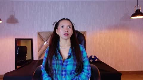 Snapshot of cloe16_ chatting on 12.22.25 Cloe online show from 12.22.25