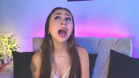 cloe_martinezz_ online show from 04.29.26