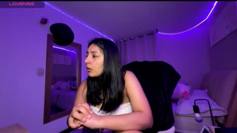 cloe small online show from 11.04.25