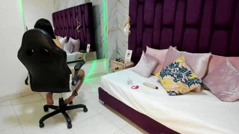 Cloe online show from 10.21.25