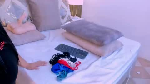 Cloe Connely  online show from 04.23.26