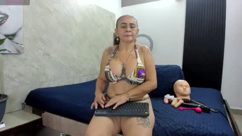 CLOE online show from 11.27.25