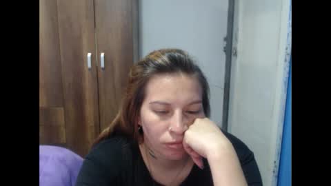 Snapshot of cloepussy chatting on 10.27.25 cloepussy online show from 10.27.25