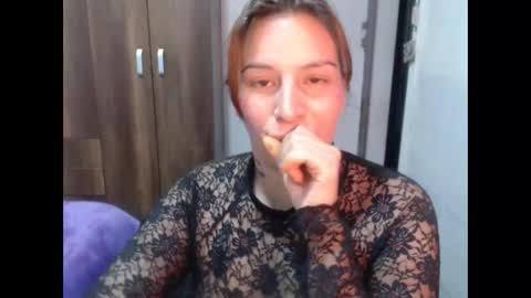 Snapshot of cloepussy chatting on 11.11.25 cloepussy online show from 11.11.25