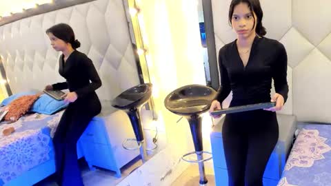 cloeygraweing online show from 10.11.25