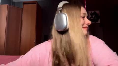 Snapshot of cloramainwaring chatting on 02.18.26 Milla online show from 02.18.26